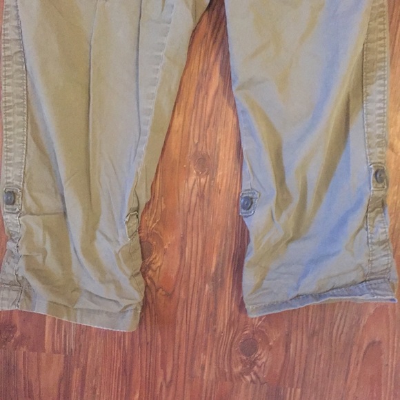 American Eagle Capris. Size 2 - Picture 7 of 8